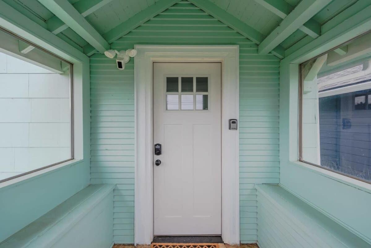 #Stayinmydistrict Coos Bay Cypress Cottage Exterior photo