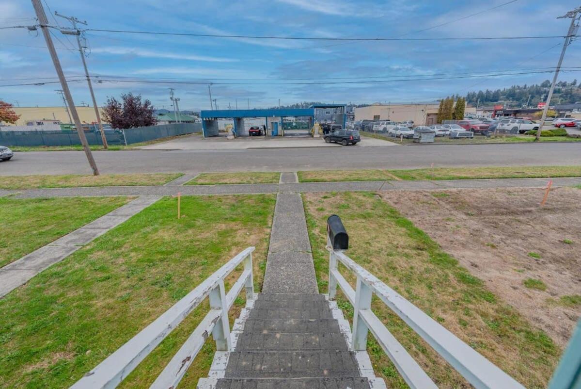 #Stayinmydistrict Coos Bay Cypress Cottage Exterior photo
